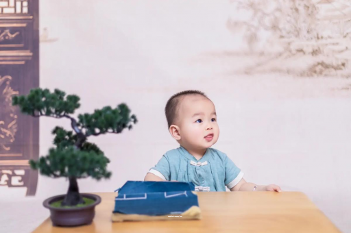 临沂怀孕肚子中间凹两边凸